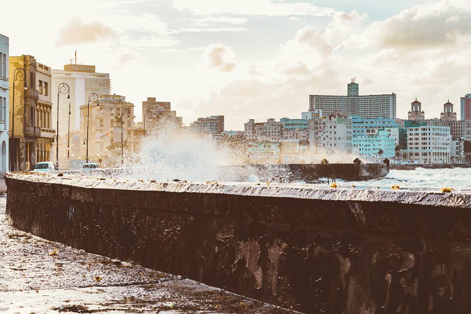 Havana sidewalk by the bay
